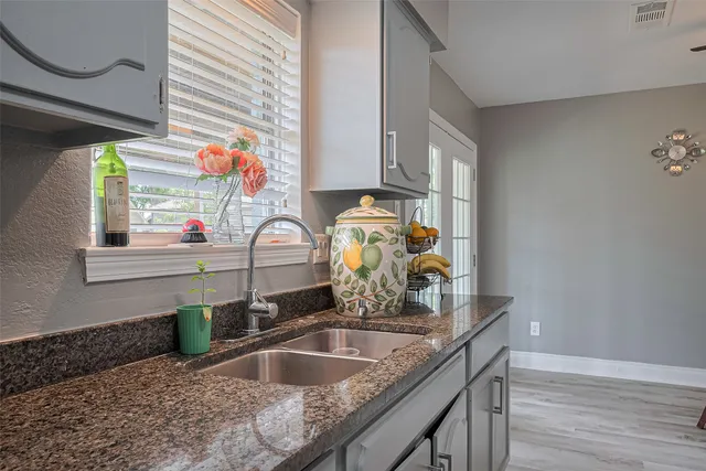 $299,999 | 5822 Shurmard Drive, Houston, TX 77092