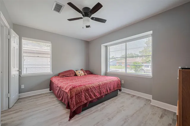 $299,999 | 5822 Shurmard Drive, Houston, TX 77092