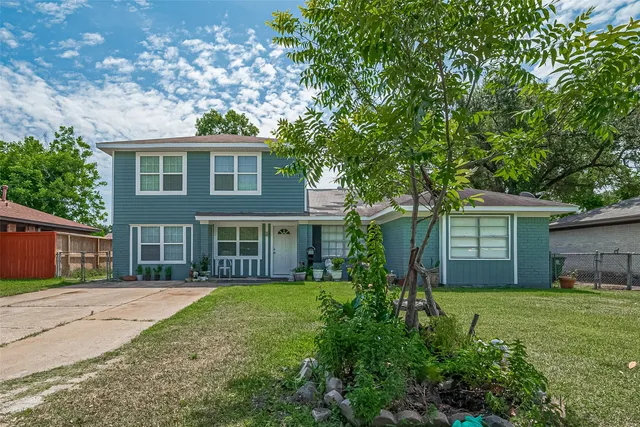 $299,999 | 5822 Shurmard Drive, Houston, TX 77092