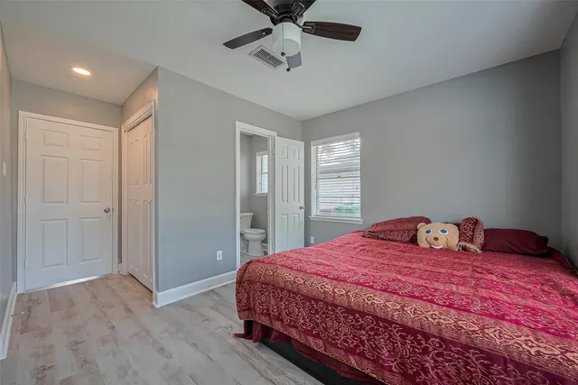 $299,999 | 5822 Shurmard Drive, Houston, TX 77092