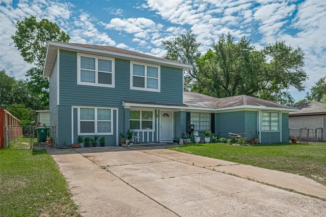 $299,999 | 5822 Shurmard Drive, Houston, TX 77092