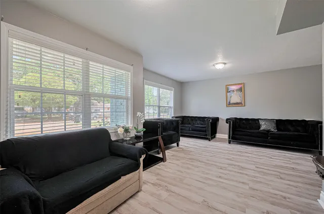 $299,999 | 5822 Shurmard Drive, Houston, TX 77092