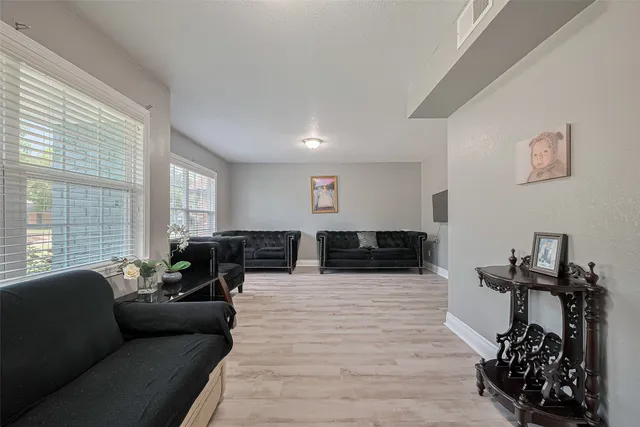 $299,999 | 5822 Shurmard Drive, Houston, TX 77092