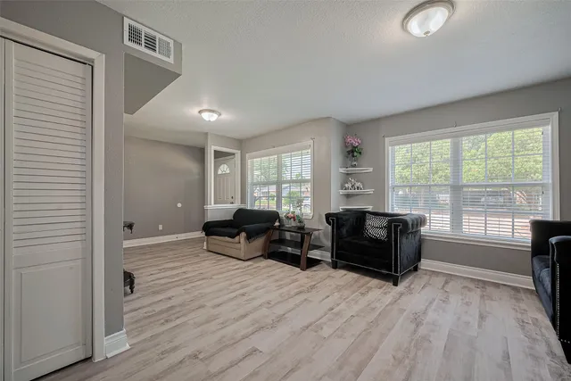 $299,999 | 5822 Shurmard Drive, Houston, TX 77092