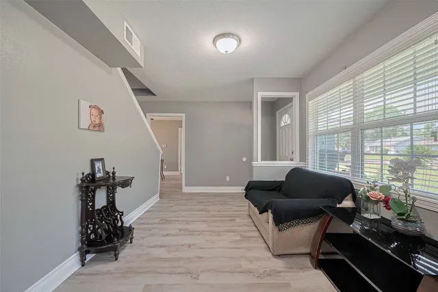 $299,999 | 5822 Shurmard Drive, Houston, TX 77092