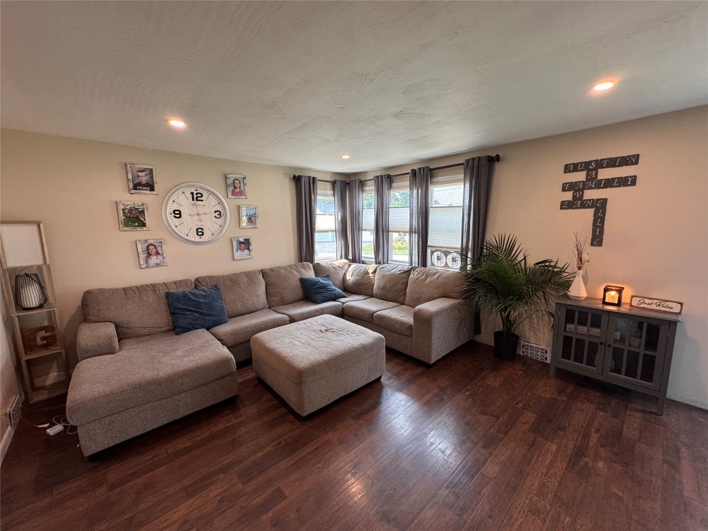 305 Kimble Road Vestal, NY 13850 - Photo 3 of 21 Gallery Image 3