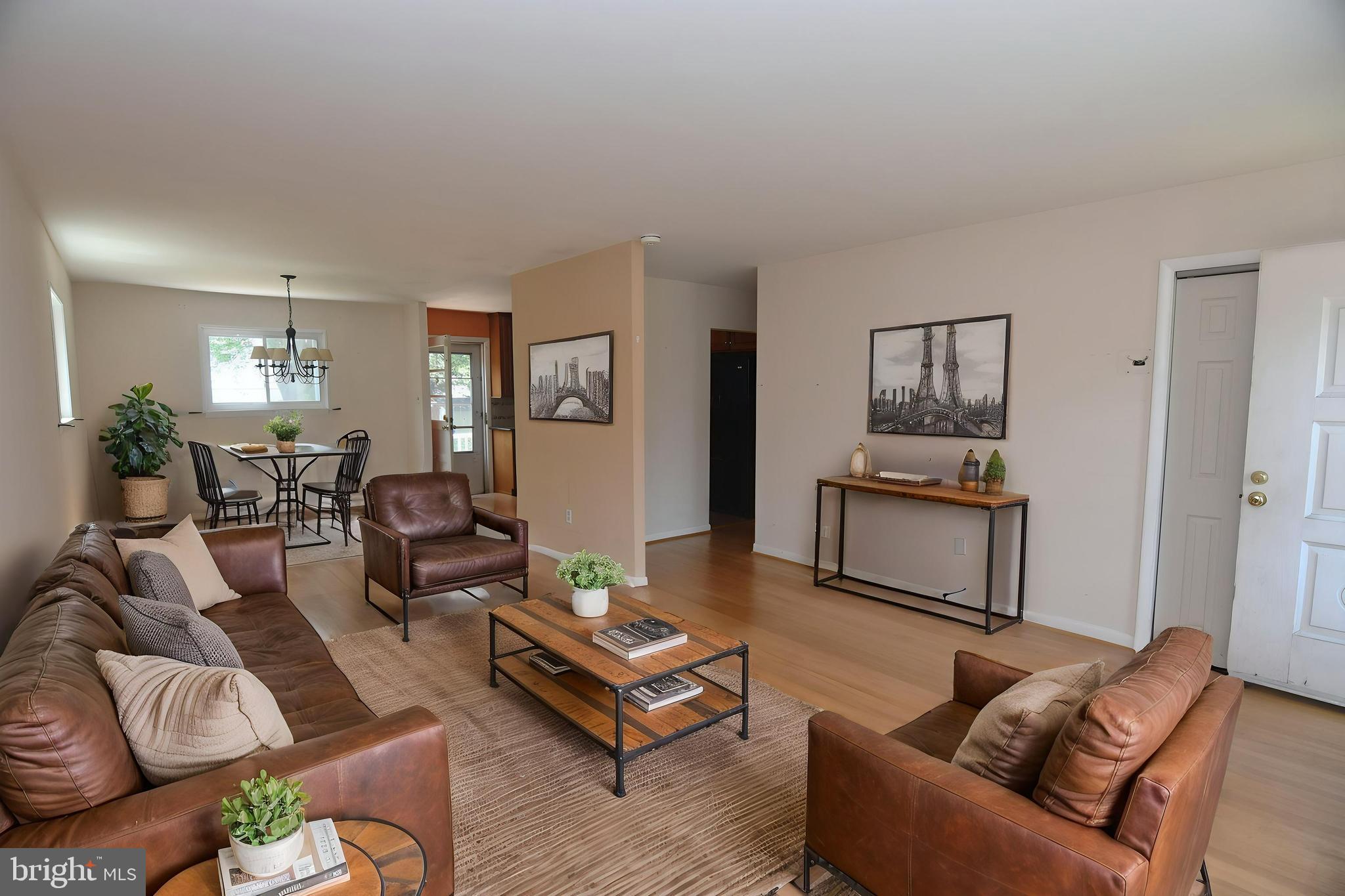 942 Mearns Road Warminster, PA 18974 - Photo 3 of 18 Room to Gather! Virtual Staging