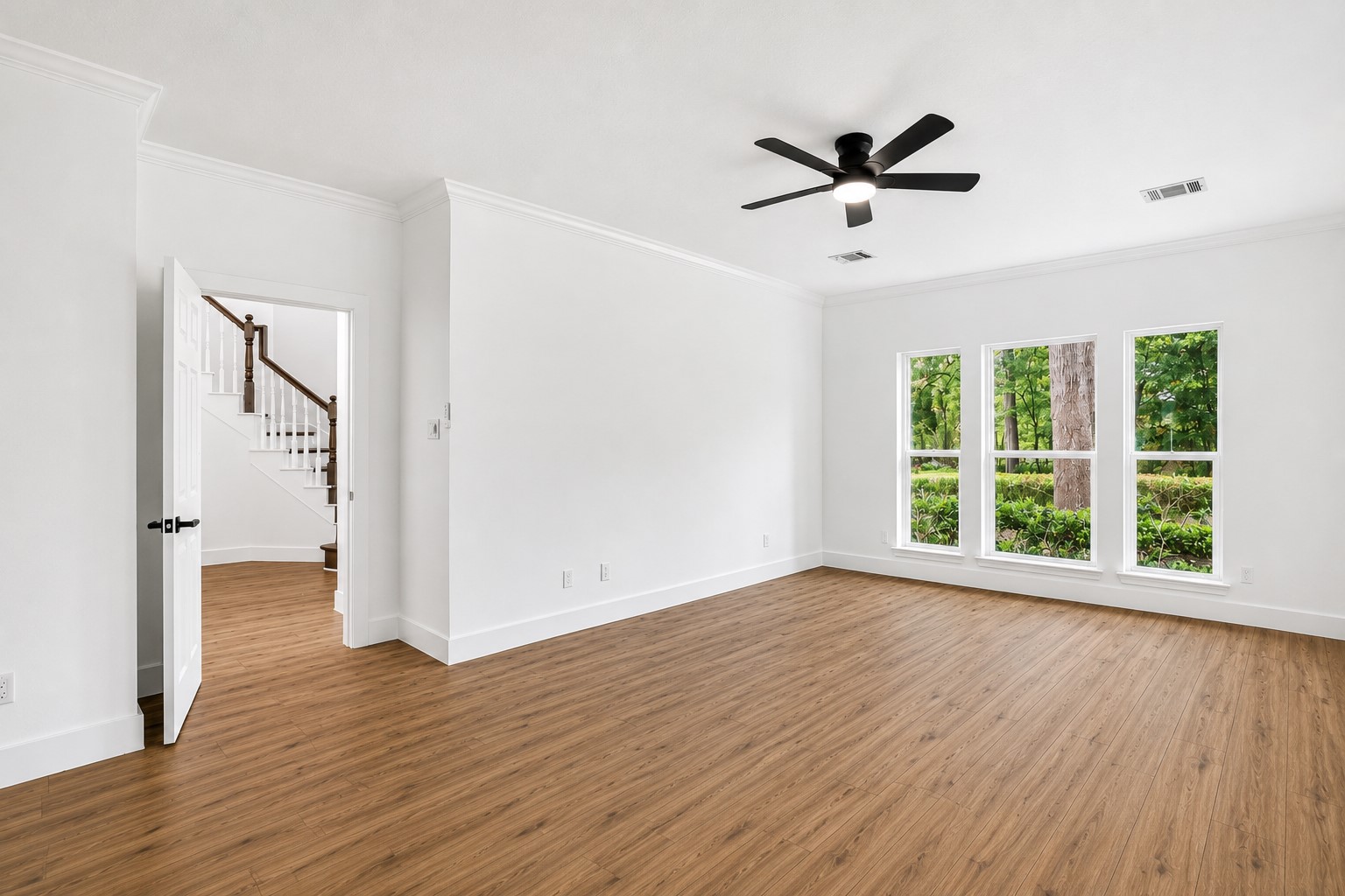 523 Rampart Lane Conroe, TX 77302 - Photo 15 of 41 First floor primary suite