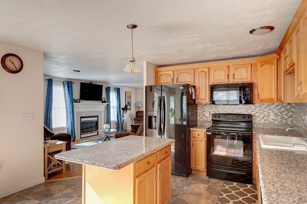 46 Honeysuckle Road Worcester, MA 01607 - Photo 8 of 19 Gallery Image 8