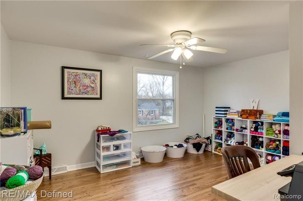 29709 Fox Grove Road Farmington Hills, MI 48334 - Photo 18 of 26