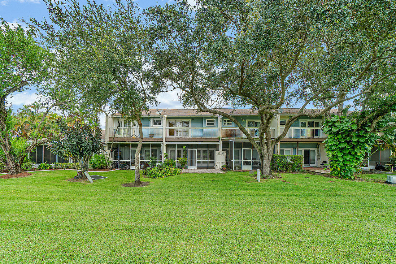 4760 South Hemingway Circle Margate, FL 33063 - Photo 3 of 28 029-4760SHemingwayCir-Margate-FL-small