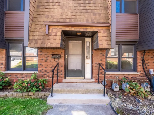 $159,900 | 12738 South Kenneth Avenue, Unit E, Alsip, IL 60803