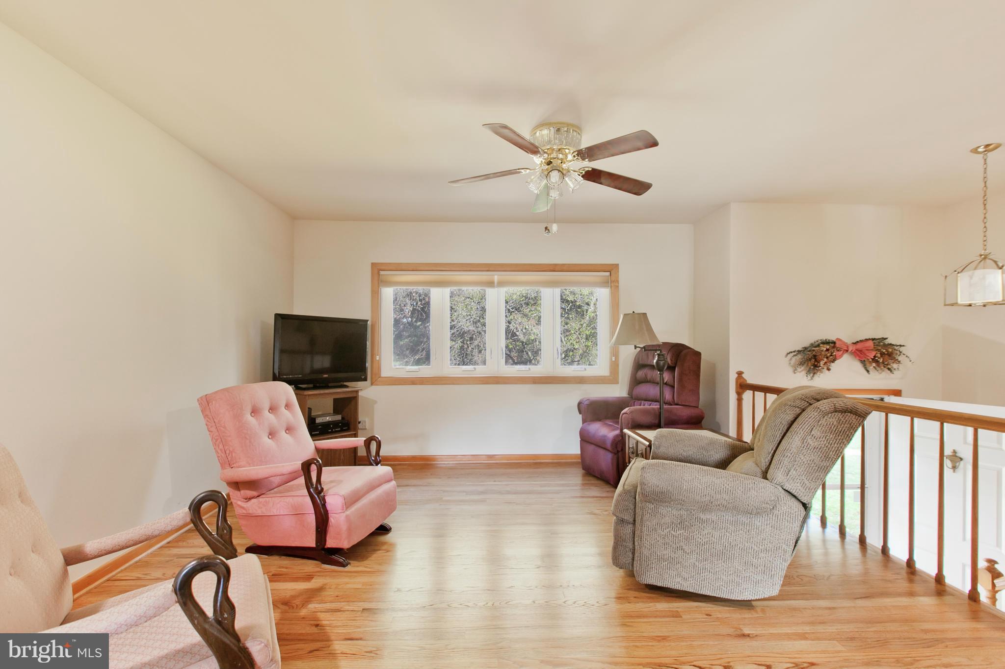 4921 Buffalo Road Mount Airy, MD 21771 - Photo 12 of 30 Living Room