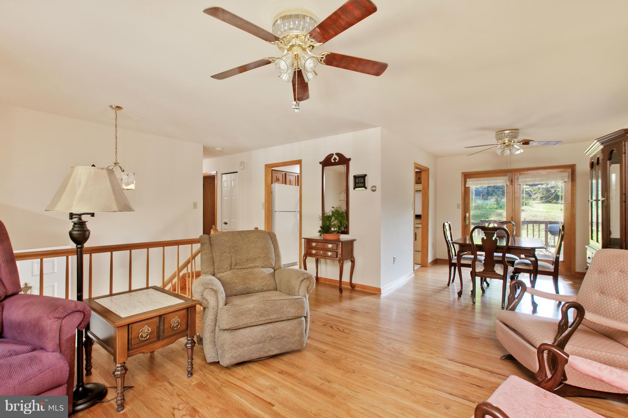 4921 Buffalo Road Mount Airy, MD 21771 - Photo 10 of 30 Living Room