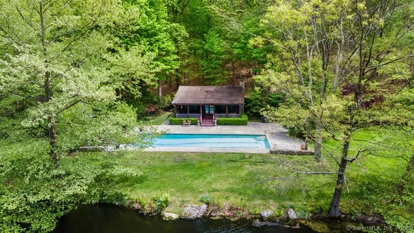 a view of garden with trees