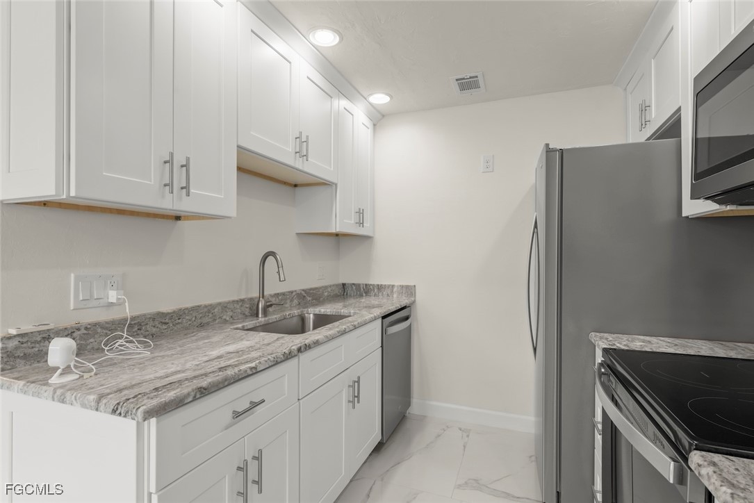 561 Periwinkle Way, Unit E4 Sanibel, FL 33957 - Photo 8 of 32