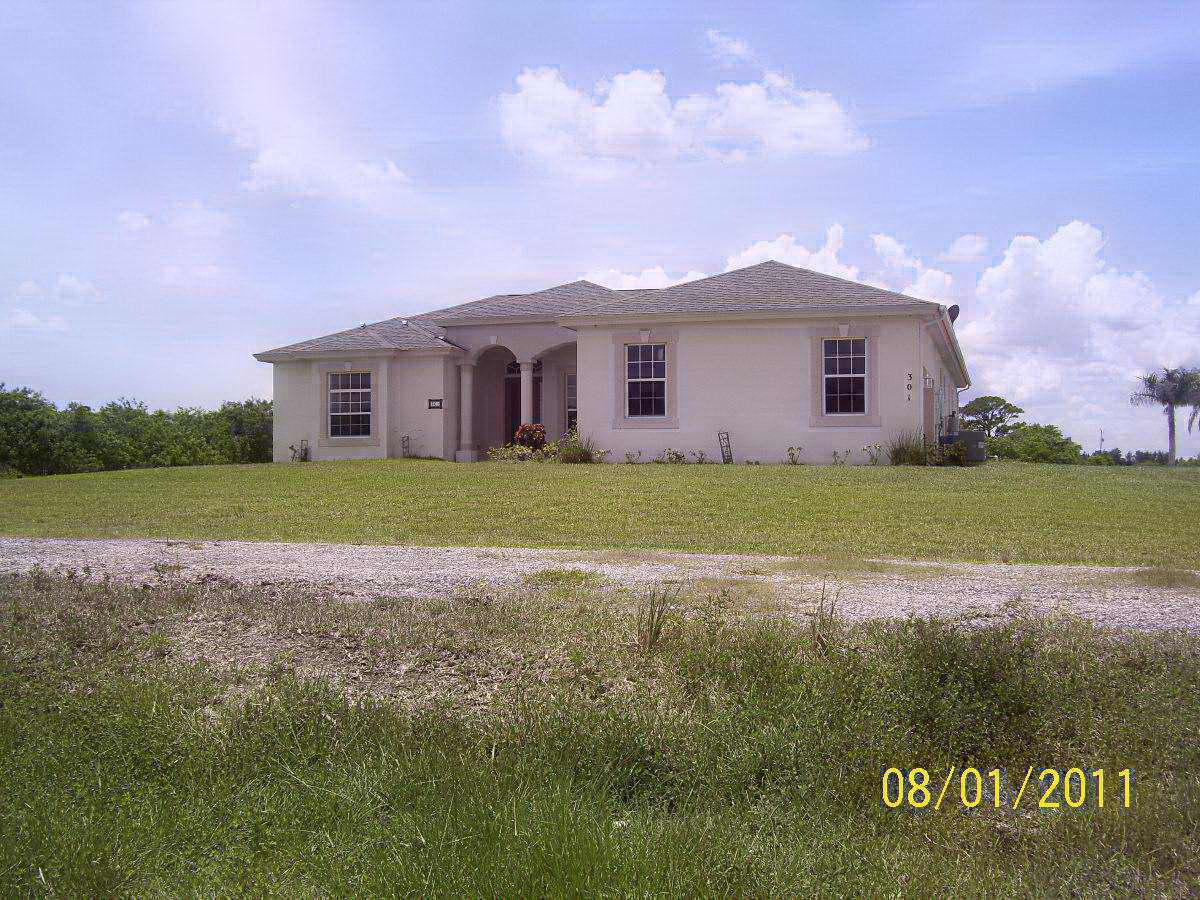 301 North Graves Road Fort Pierce, FL 34945 - Photo 1 of 1 861001