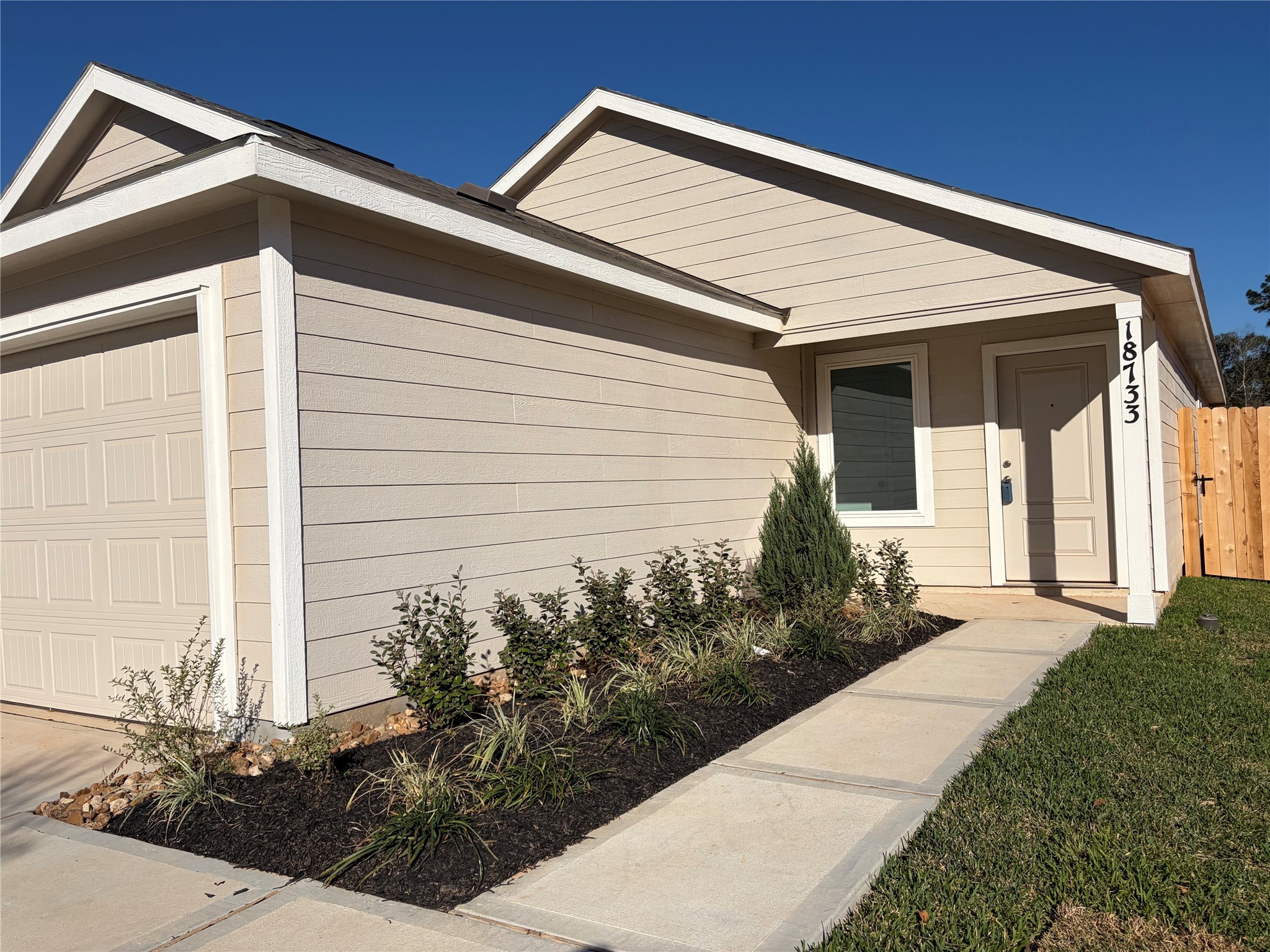 18733 Loom Drive Conroe, TX 77306 - Photo 3 of 26