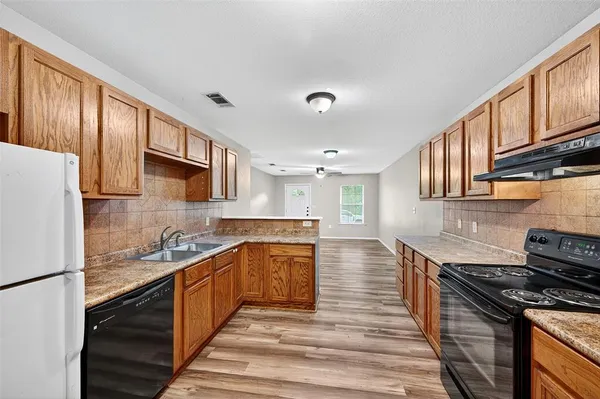 $1,100 | 907 West Birge Street, Sherman, TX 75092