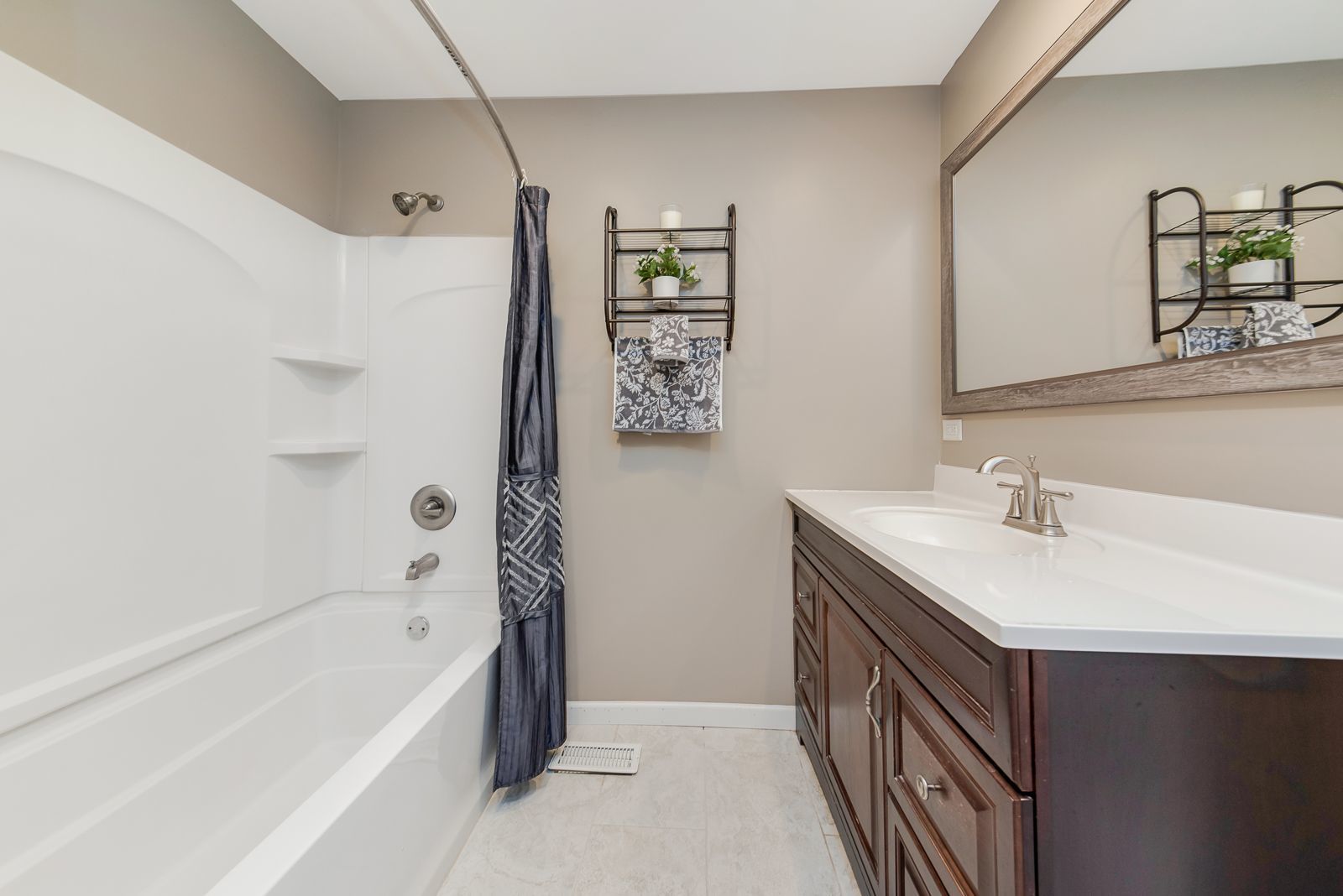 107 Teeway Street Joliet, IL 60435 - Photo 8 of 17 Gallery Image 8