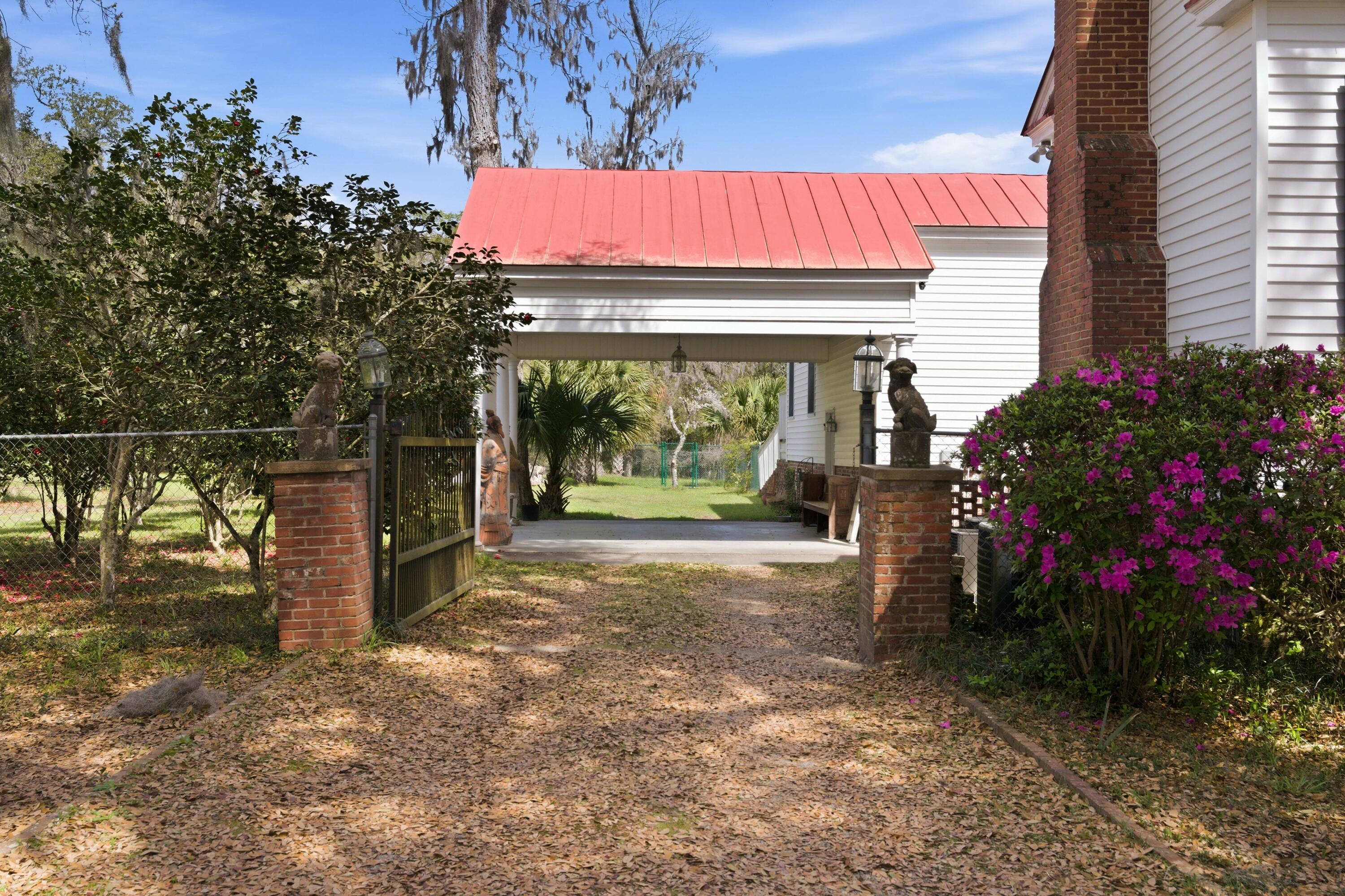 527 Wichman Street Walterboro, SC 29488 - Photo 33 of 107 5