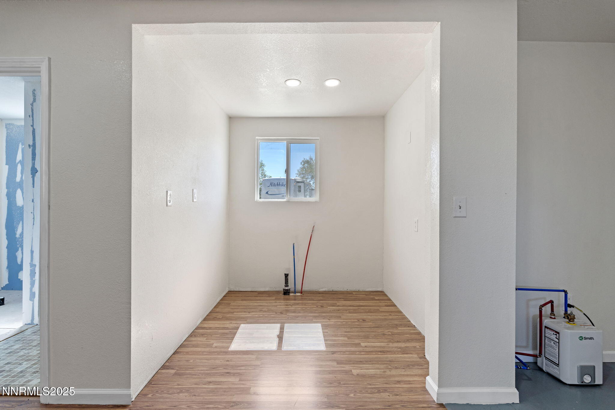2725 East Fir Street Silver Springs, NV 89429 - Photo 30 of 56 a view of a hallway with front door
