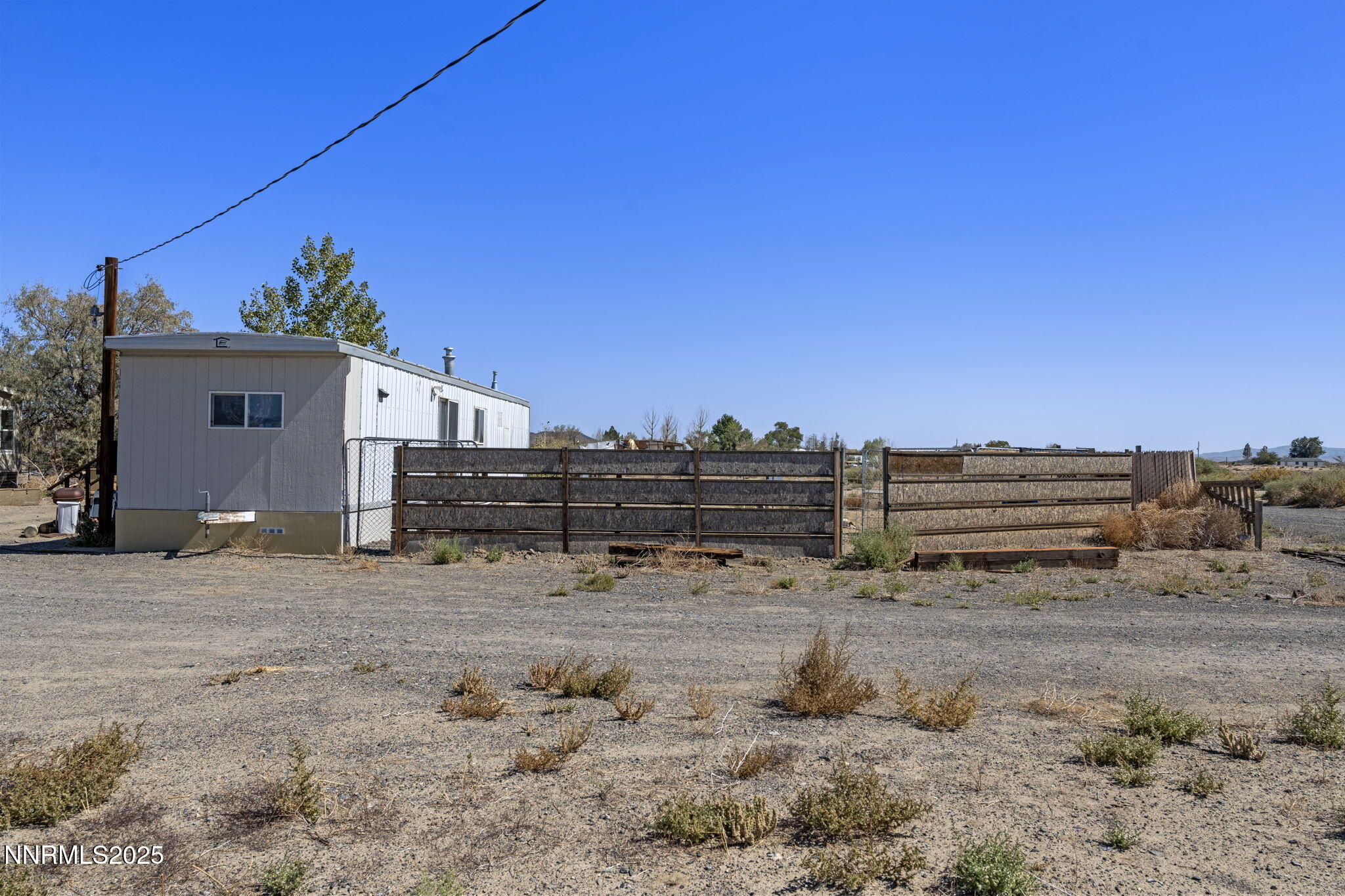 2725 East Fir Street Silver Springs, NV 89429 - Photo 39 of 56 a view of a dry yard