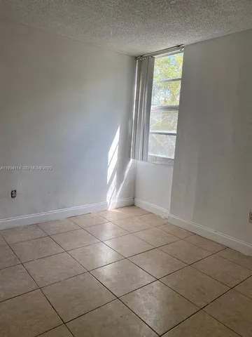 $1,950 | 5959 Southwest 69th Street, Unit 106, South Miami, FL 33143