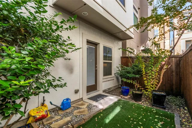 $3,600 | 762 Lacey Oaks Place, Dallas, TX 75204