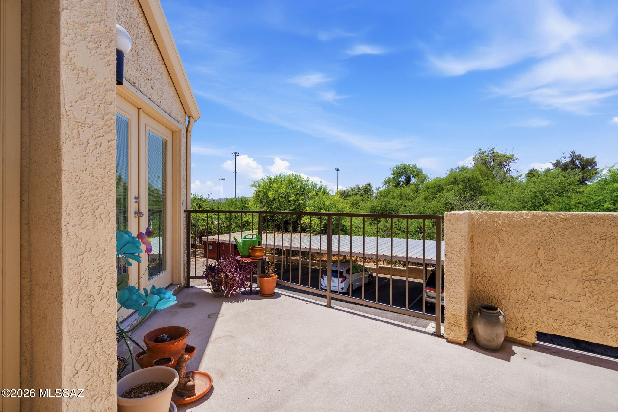 1200 East River Road, Unit G87 Tucson, AZ 85718 - Photo 26 of 30 a balcony with couch and city view