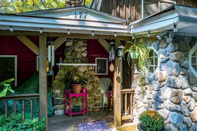 a view of a door with a washer and dryer