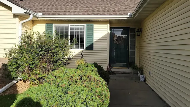 $2,700 | 2341 Ponds Way, Shakopee, MN 55379