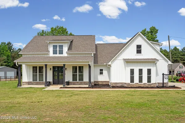 $359,900 | 195 Southbrook Drive, Byhalia, MS 38611