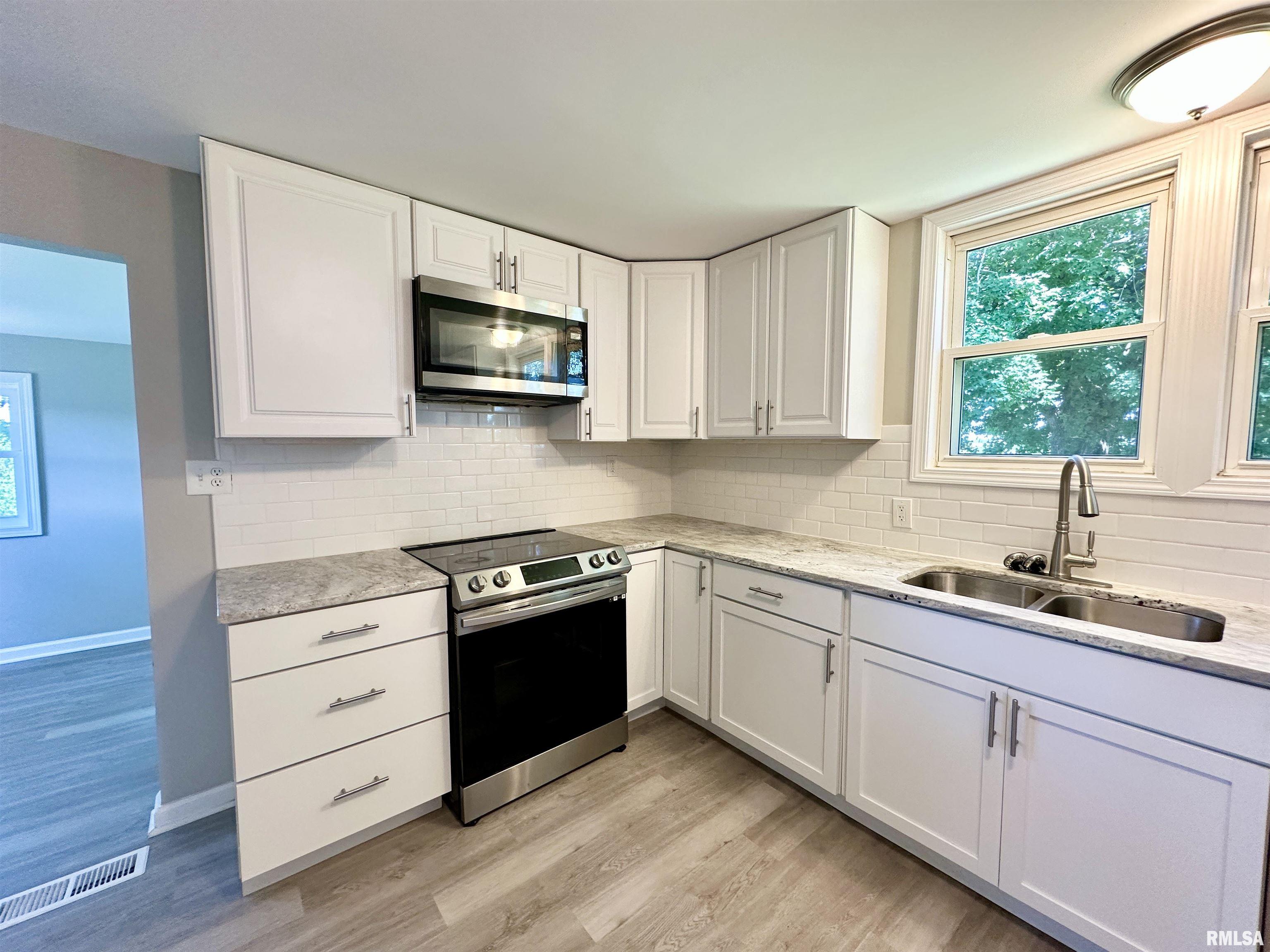 1311 McGlasson Road Jacksonville, IL 62650 - Photo 7 of 38