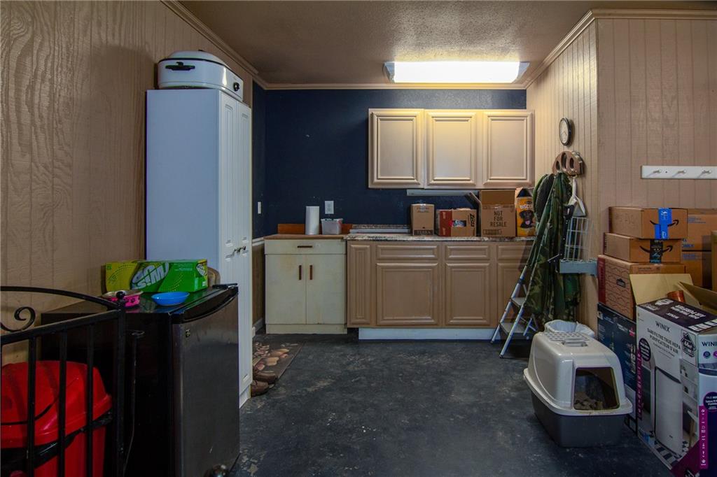 3315 Southeast Lostine Road Columbus, KS 66725 - Photo 19 of 37