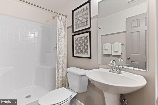8 Regent Circle Hagerstown, MD 21742 - Photo 15 of 89 a bathroom with a toilet sink and mirror