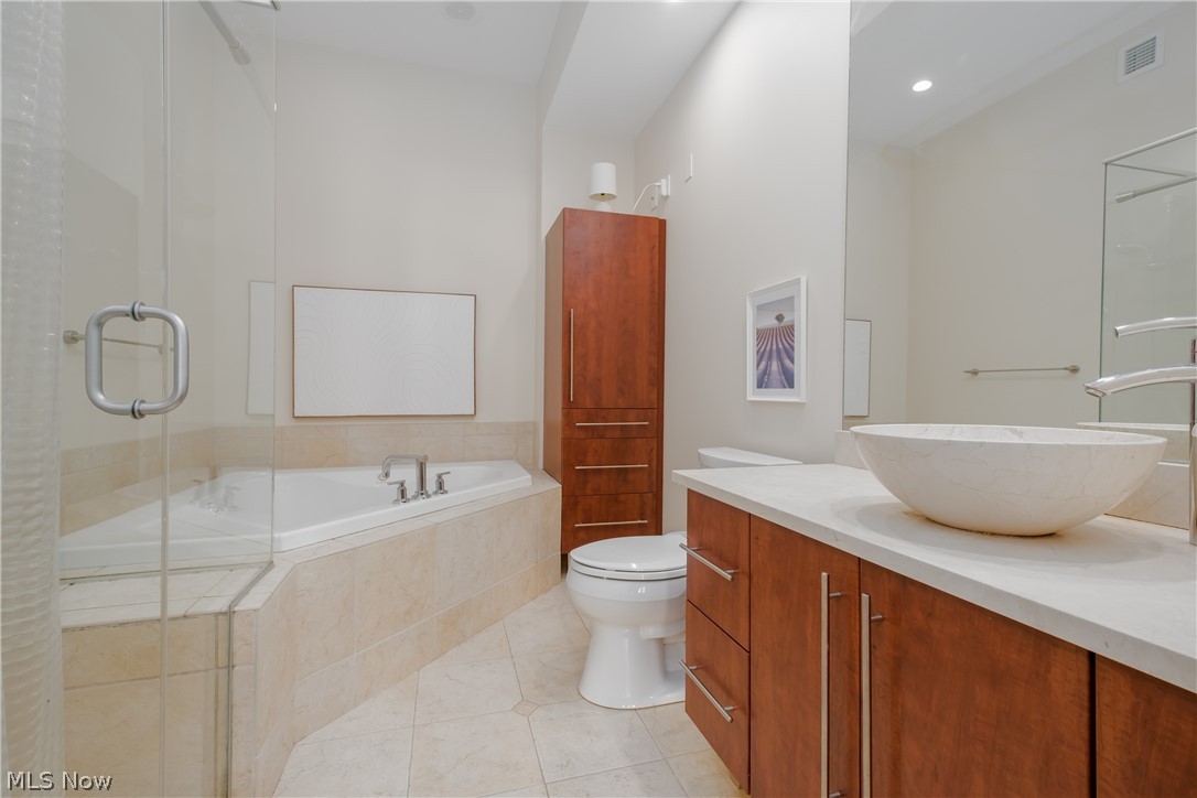 2079 Random Road, Unit 314 Cleveland, OH 44106 - Photo 17 of 29