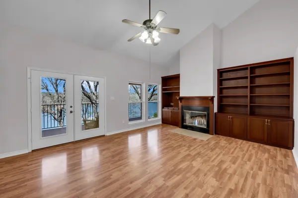 a view of a livingroom with furniture and a ceiling fan
