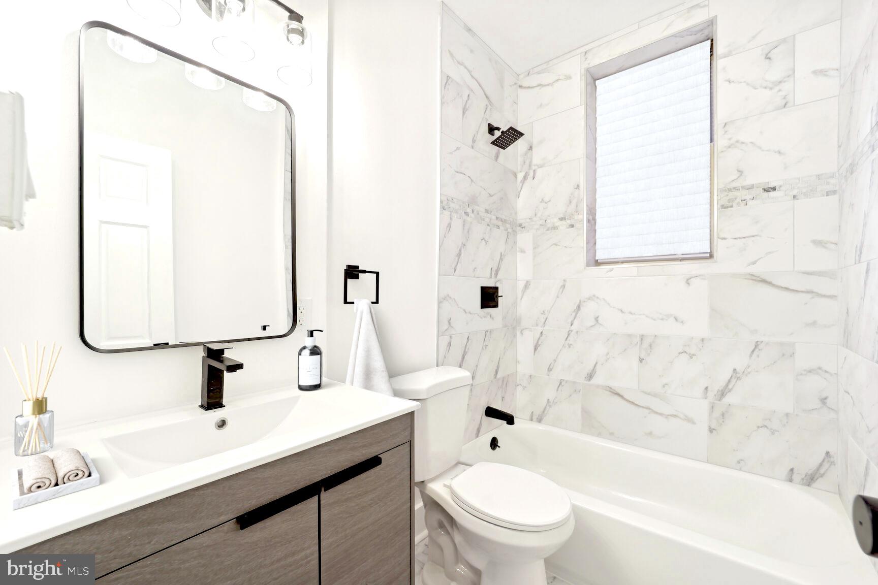 3937 S Street Southeast, Unit 6A Washington, DC 20020 - Photo 19 of 23 a bathroom with a sink a toilet and a bathtub