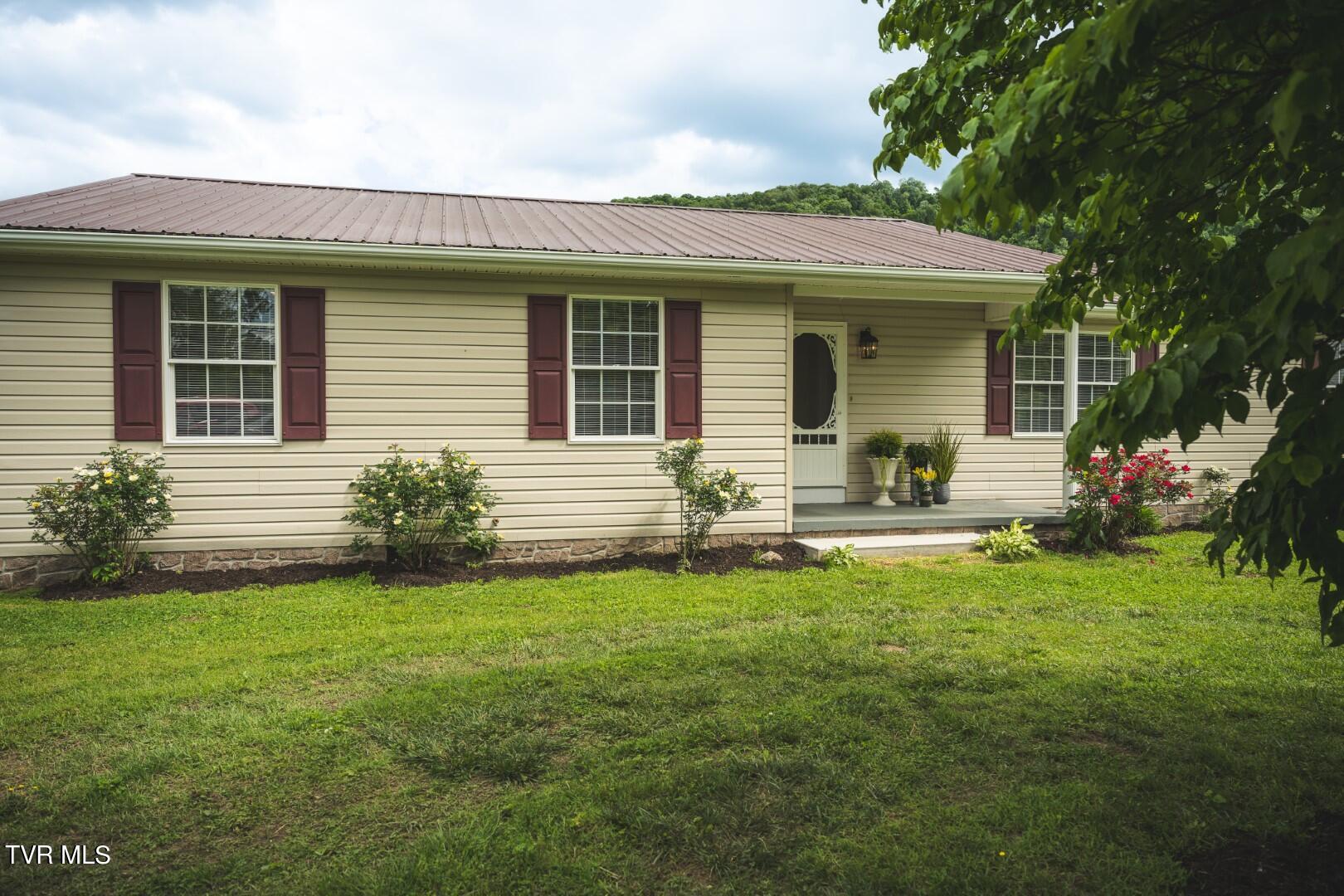 1466 Broad Street Elizabethton, TN 37643 - Photo 5 of 111 1466 Broad Street-8 (Large)