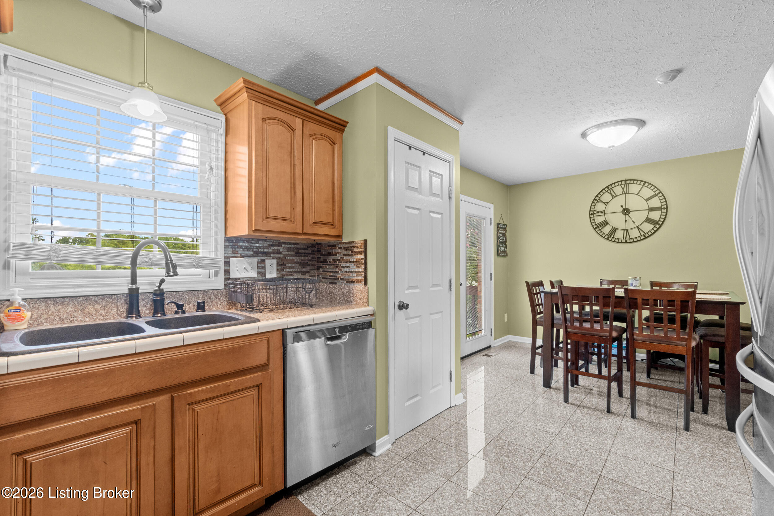 6713 Grandfield Road Louisville, KY 40258 - Photo 14 of 47 dsc04659