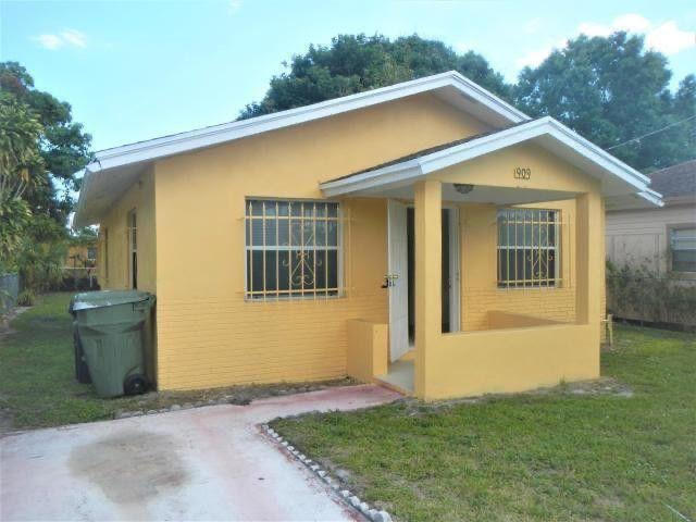 909 Southeast Nassau Avenue Stuart, FL 34994 - Photo 3 of 11 Font View