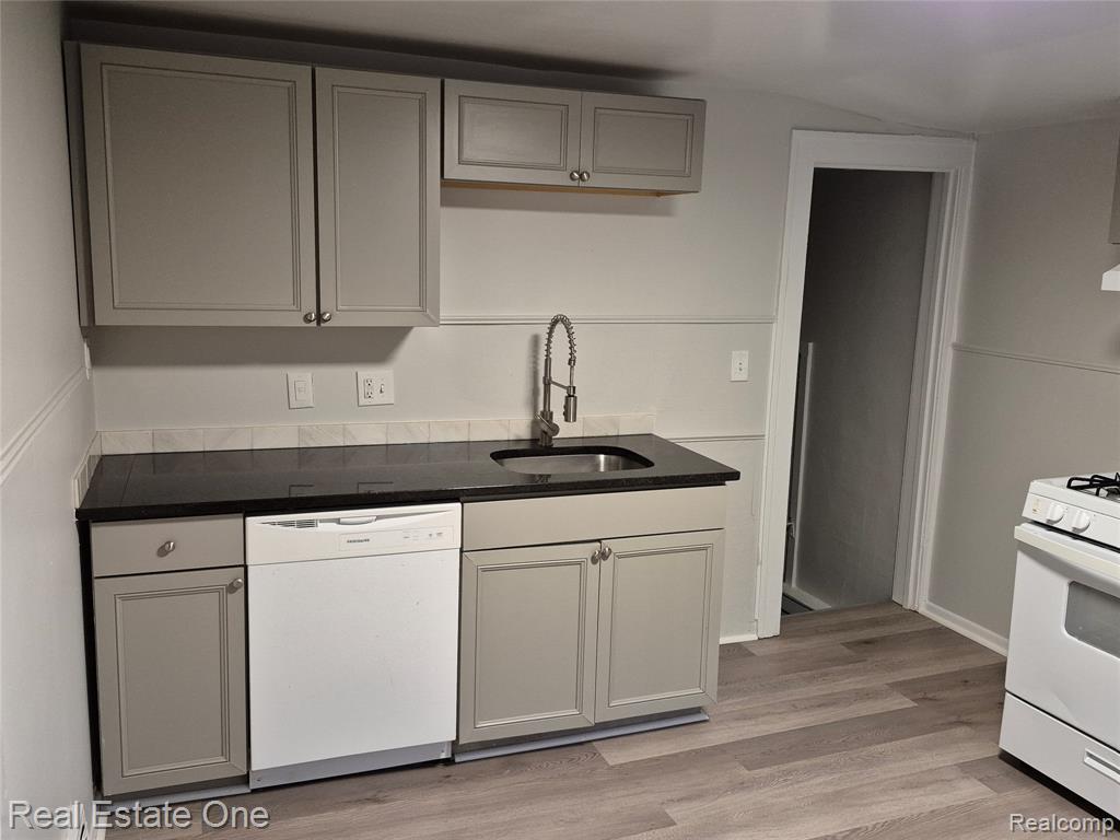 53 Elizabeth Street River Rouge, MI 48218 - Photo 5 of 30 Gallery Image 5