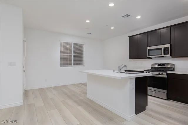 $2,096 | 2532 Vittora Pointe Street, Henderson, NV 89044