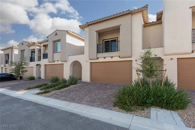 $2,096 | 2532 Vittora Pointe Street, Henderson, NV 89044