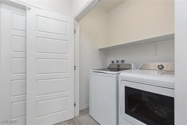 $2,096 | 2532 Vittora Pointe Street, Henderson, NV 89044