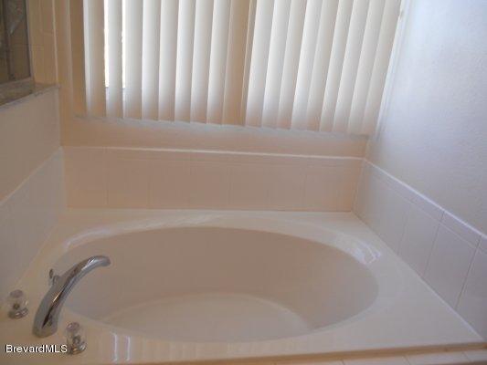 340 Trier Road Northwest Palm Bay, FL 32907 - Photo 12 of 17 TRIER MASTER BATH TUB