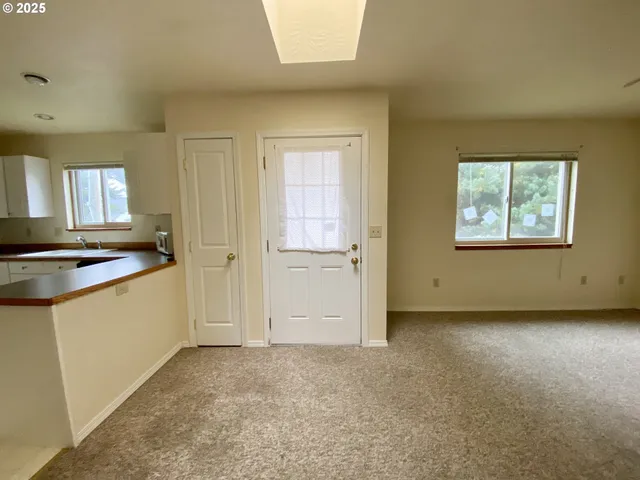 $349,000 | 405 South Wahanna Road, Seaside, OR 97138