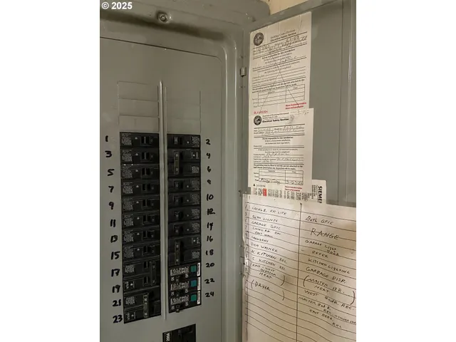 $349,000 | 405 South Wahanna Road, Seaside, OR 97138