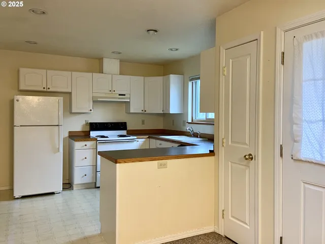 $349,000 | 405 South Wahanna Road, Seaside, OR 97138